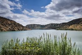 Image du Maroc Professionnelle de  Le Barrage Allal Al Fassi est situé dans la Province de Sefrou sur Oued Sebou avec un volume de stockage de 63.7 Mm3, il contrôle un bassin versant de 5.400 km2. Ce Barrage a été mis en service en 1990. But de l'ouvrage  production d'électricité, irrigation et protection contre les crues, Jeudi 8 septembre 2005. (Photo / Abdeljalil Bounhar) 